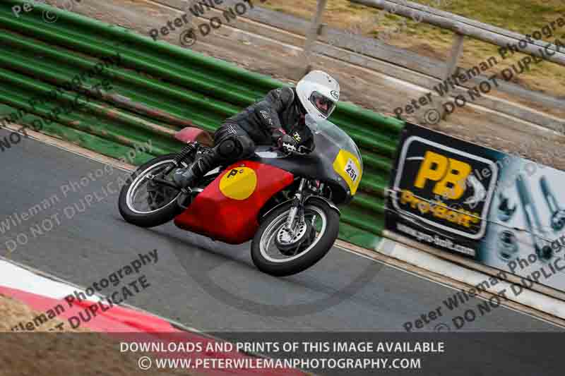 Vintage motorcycle club;eventdigitalimages;mallory park;mallory park trackday photographs;no limits trackdays;peter wileman photography;trackday digital images;trackday photos;vmcc festival 1000 bikes photographs